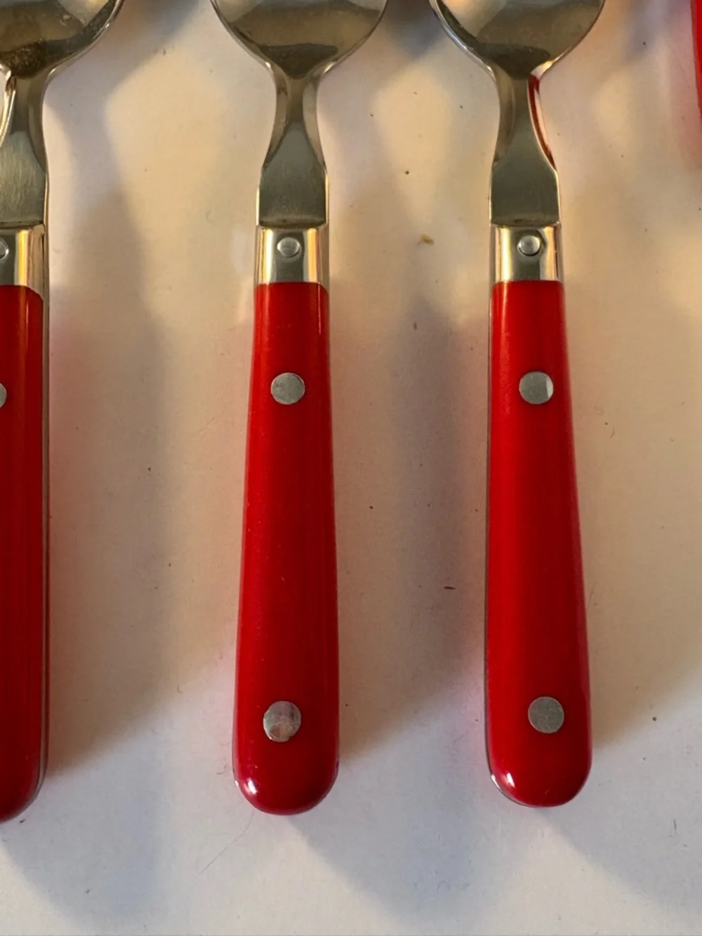 LIFETIME Korea Stainless Steel Flatware 4 Person‎ Setting Red 12 Piece Rivets